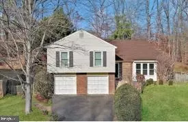 7580 Woodstown Dr, Springfield, VA 22153