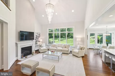 305 Old Courthouse Rd NE, Vienna, VA 22180