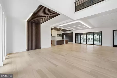 Living - 6910 Bright Ave, Mclean, VA 22101 photo 2 of 10