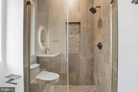 Bath - 6910 Bright Ave, Mclean, VA 22101 photo 4 of 22