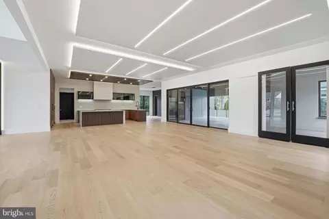 Living - 6910 Bright Ave, Mclean, VA 22101 photo 8 of 10
