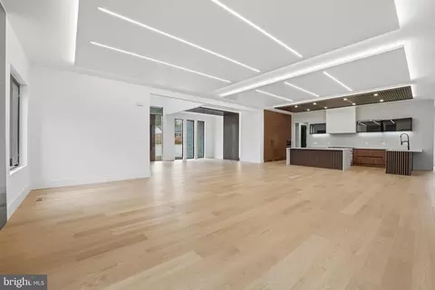 Living - 6910 Bright Ave, Mclean, VA 22101 photo 9 of 10
