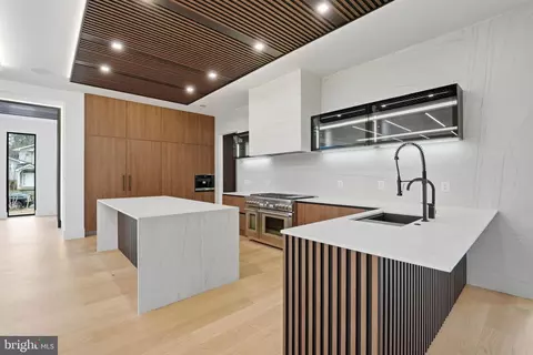 Kitchen - 6910 Bright Ave, Mclean, VA 22101 photo 5 of 8