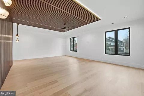 Living - 6910 Bright Ave, Mclean, VA 22101 photo 10 of 10