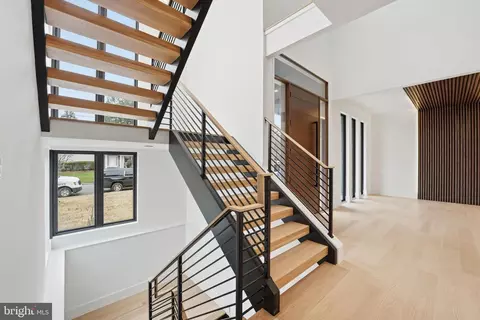 Entry Way - 6910 Bright Ave, Mclean, VA 22101 photo 5 of 21