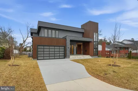 Exterior - 6910 Bright Ave, Mclean, VA 22101 photo 4 of 9