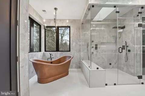Bath - 6910 Bright Ave, Mclean, VA 22101 photo 10 of 22