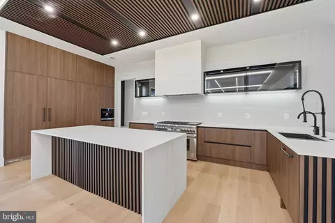 Kitchen - 6910 Bright Ave, Mclean, VA 22101 photo 4 of 8