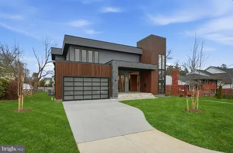Exterior - 6910 Bright Ave, Mclean, VA 22101 photo 3 of 9