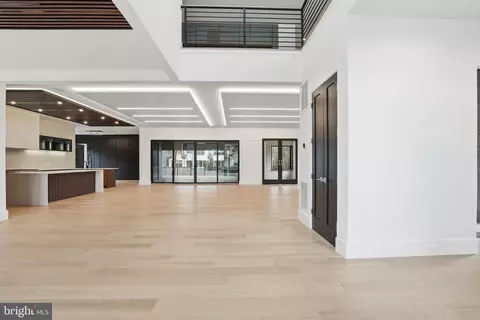 Living - 6910 Bright Ave, Mclean, VA 22101 photo 6 of 10