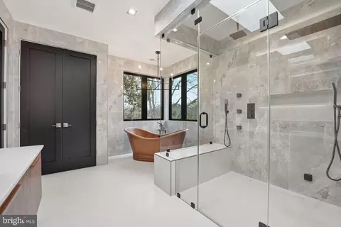 Bath - 6910 Bright Ave, Mclean, VA 22101 photo 14 of 22