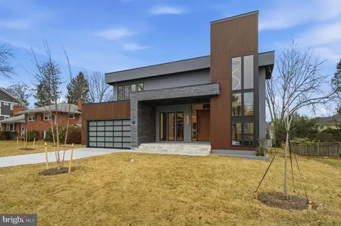 Exterior - 6910 Bright Ave, Mclean, VA 22101 photo 6 of 9