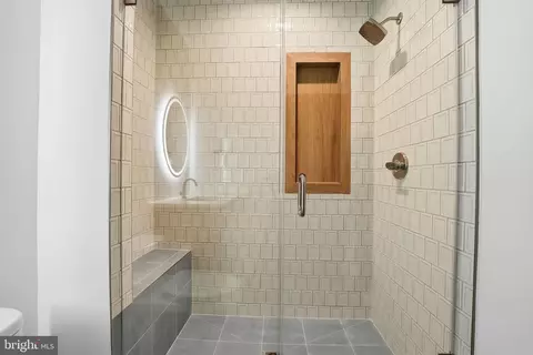 Bath - 6910 Bright Ave, Mclean, VA 22101 photo 19 of 22