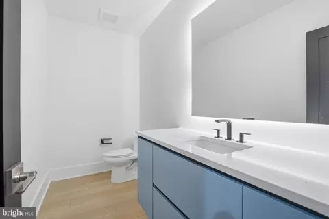 Bath - 6910 Bright Ave, Mclean, VA 22101 photo 17 of 22