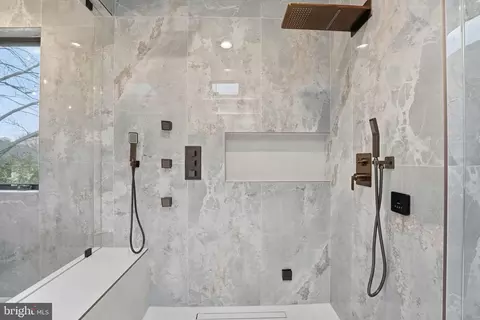 Bath - 6910 Bright Ave, Mclean, VA 22101 photo 16 of 22