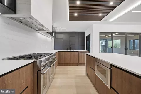 Kitchen - 6910 Bright Ave, Mclean, VA 22101 photo 7 of 8