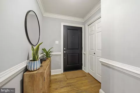 Entry Way - 7414 Hallcrest Dr, Mclean, VA 22102 photo 2 of 7