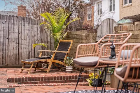 Exterior - 7414 Hallcrest Dr, Mclean, VA 22102 photo 5 of 5