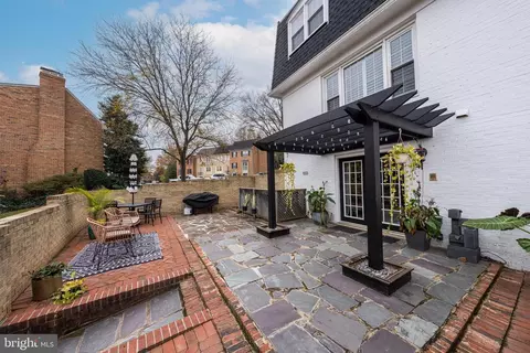 Exterior - 7414 Hallcrest Dr, Mclean, VA 22102 photo 3 of 5