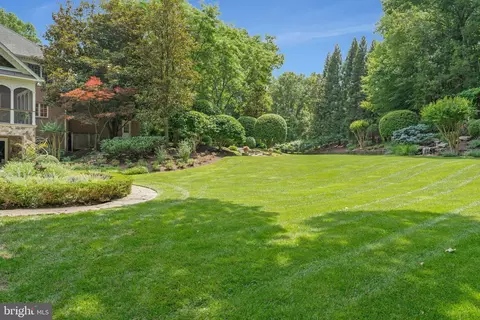 Exterior - 8014 Greenwich Woods Dr, Mclean, VA 22102 photo 23 of 24