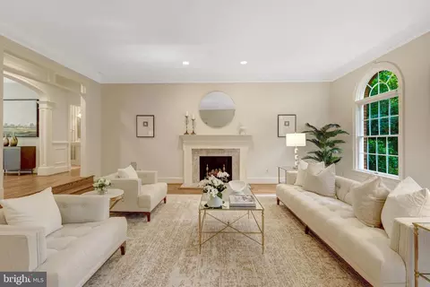 Living - 8014 Greenwich Woods Dr, Mclean, VA 22102 photo 2 of 5