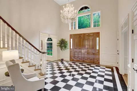 Entry Way - 8014 Greenwich Woods Dr, Mclean, VA 22102 photo 2 of 4