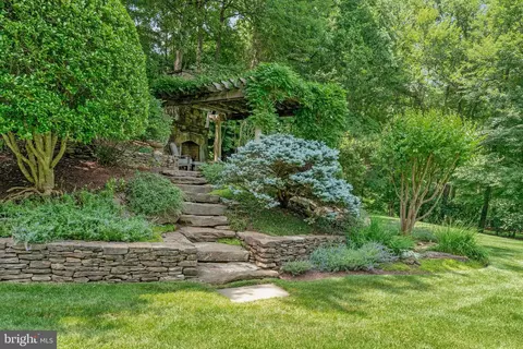 Exterior - 8014 Greenwich Woods Dr, Mclean, VA 22102 photo 17 of 24