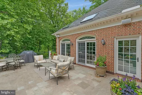 Exterior - 8014 Greenwich Woods Dr, Mclean, VA 22102 photo 13 of 24