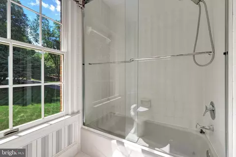 Bath - 8014 Greenwich Woods Dr, Mclean, VA 22102 photo 10 of 12