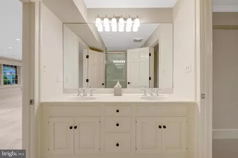 Bath - 8014 Greenwich Woods Dr, Mclean, VA 22102 photo 11 of 12