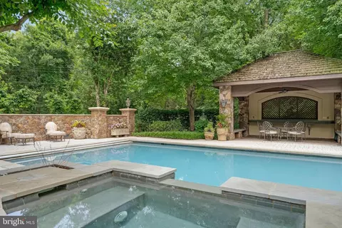 Exterior - 8014 Greenwich Woods Dr, Mclean, VA 22102 photo 11 of 24