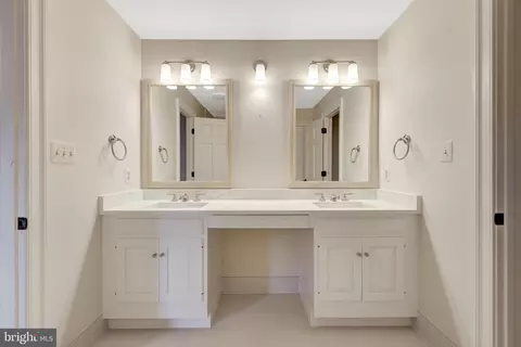Bath - 8014 Greenwich Woods Dr, Mclean, VA 22102 photo 7 of 12