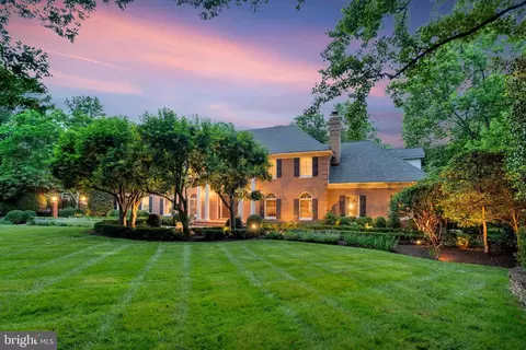 Exterior - 8014 Greenwich Woods Dr, Mclean, VA 22102 photo 3 of 24