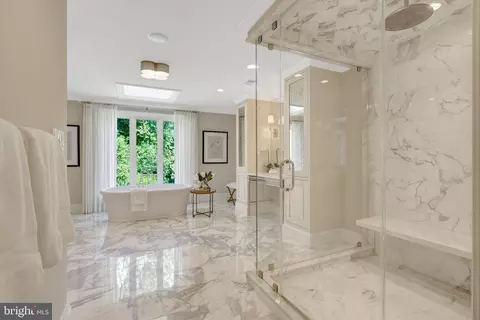 Bath - 8014 Greenwich Woods Dr, Mclean, VA 22102 photo 4 of 12
