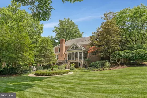 Exterior - 8014 Greenwich Woods Dr, Mclean, VA 22102 photo 8 of 24