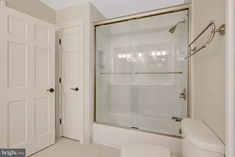 Bath - 8014 Greenwich Woods Dr, Mclean, VA 22102 photo 8 of 12