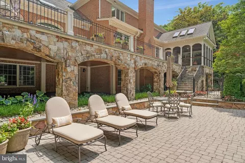 Exterior - 8014 Greenwich Woods Dr, Mclean, VA 22102 photo 14 of 24
