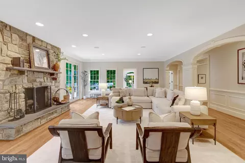 Living - 8014 Greenwich Woods Dr, Mclean, VA 22102 photo 4 of 5