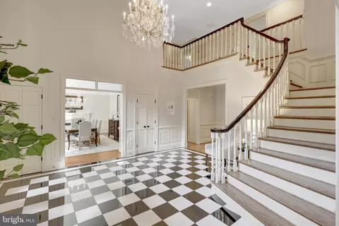 Entry Way - 8014 Greenwich Woods Dr, Mclean, VA 22102 photo 3 of 4