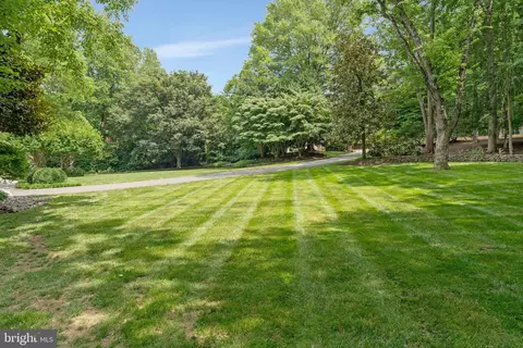 Exterior - 8014 Greenwich Woods Dr, Mclean, VA 22102 photo 21 of 24