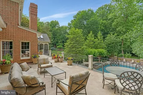 Exterior - 8014 Greenwich Woods Dr, Mclean, VA 22102 photo 12 of 24