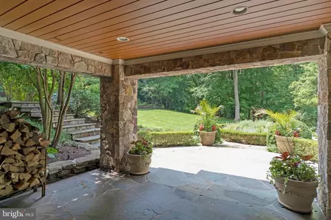 Exterior - 8014 Greenwich Woods Dr, Mclean, VA 22102 photo 16 of 24