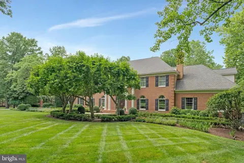 Exterior - 8014 Greenwich Woods Dr, Mclean, VA 22102 photo 4 of 24