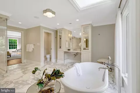 Bath - 8014 Greenwich Woods Dr, Mclean, VA 22102 photo 6 of 12