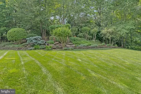 Exterior - 8014 Greenwich Woods Dr, Mclean, VA 22102 photo 22 of 24