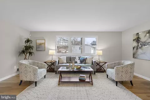 Living - 8701 Cromwell Dr, Springfield, VA 22151 photo 2 of 7