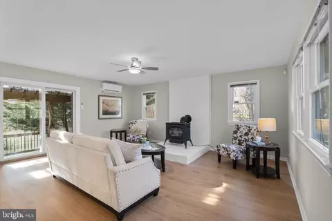 Living - 8701 Cromwell Dr, Springfield, VA 22151 photo 5 of 7
