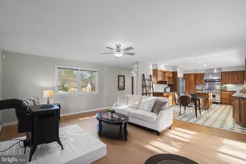 Living - 8701 Cromwell Dr, Springfield, VA 22151 photo 3 of 7