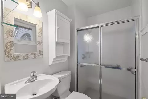 Bath - 8701 Cromwell Dr, Springfield, VA 22151 photo 1 of 4
