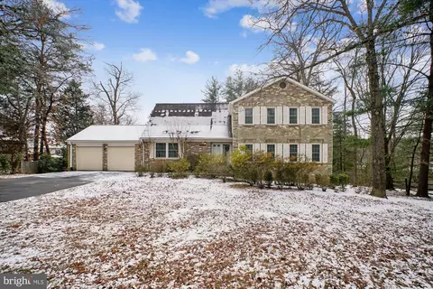 9007 Edgepark Rd, Vienna, VA 22182